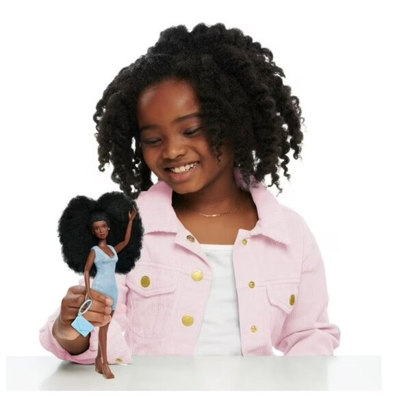 Naturalistas 11-inch Liya Fashion Doll and Accessories with 4C Textured Hair - Picture 2 of 4